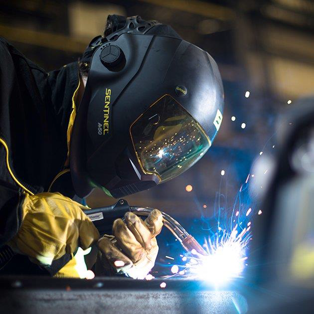 Mma welder. Сварка ЭСАБ. Сварщик Tig Sentinel a-50. Сварщик. Сварка сварщик.